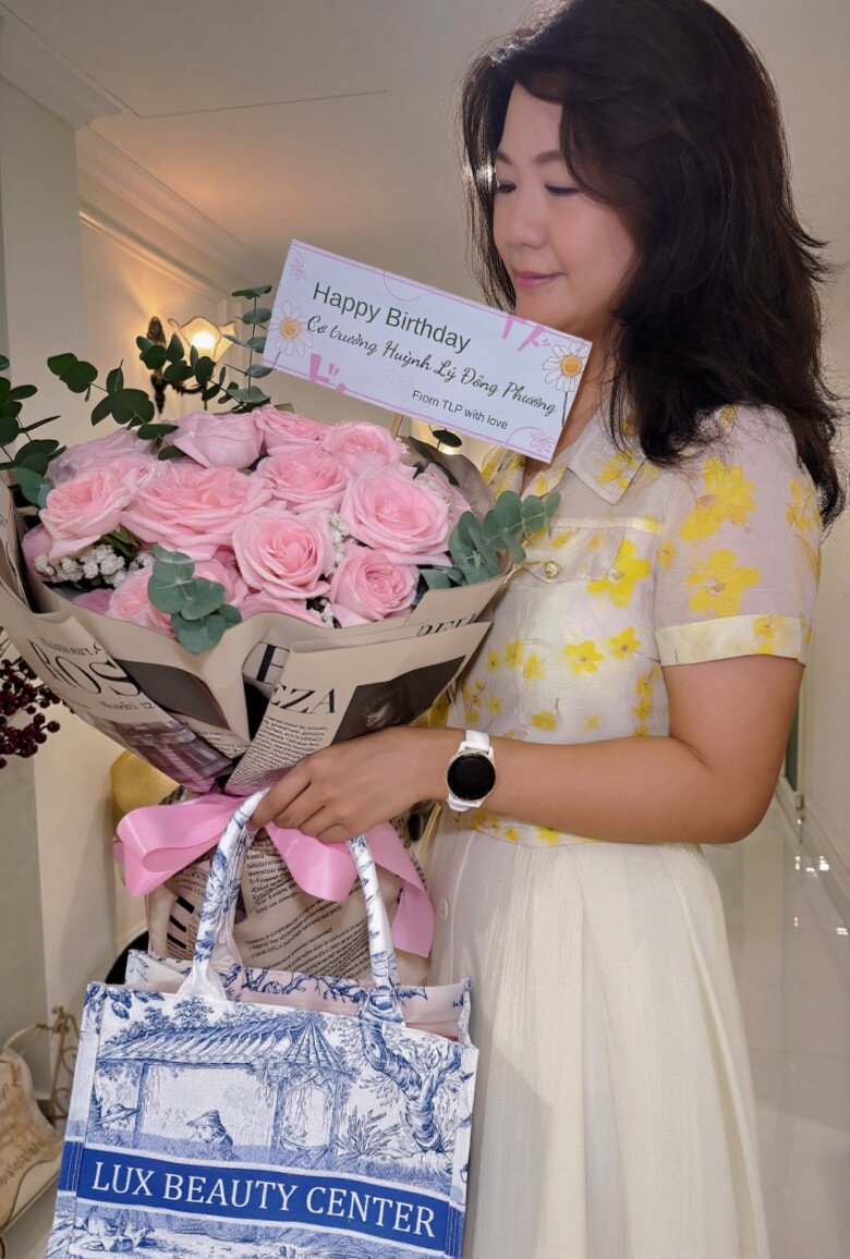 Nữ cơ trưởng đầu tiên của Việt Nam từng hủy hôn với Trương Thế Vinh, U40 không hề bị thời gian bào mòn, sắc vóc đời thực lấn át người nổi tiếng - 3
