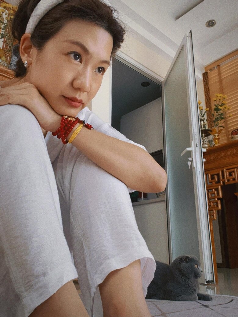 Nữ cơ trưởng đầu tiên của Việt Nam từng hủy hôn với Trương Thế Vinh, U40 không hề bị thời gian bào mòn, sắc vóc đời thực lấn át người nổi tiếng - 4