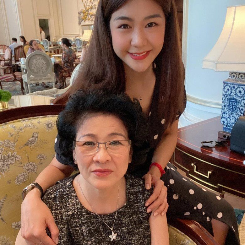 Nữ cơ trưởng đầu tiên của Việt Nam từng hủy hôn với Trương Thế Vinh, U40 không hề bị thời gian bào mòn, sắc vóc đời thực lấn át người nổi tiếng - 5