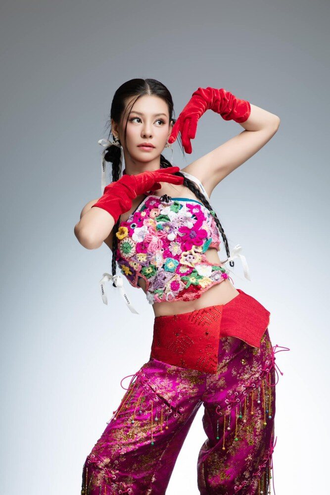 Nữ thần Vpop U40 đẹp chấp cả dàn hoa hậu, sở hữu hàng hiệu "khủng" không kém ai, nay yêu đạo diễn trăm tỷ - 1