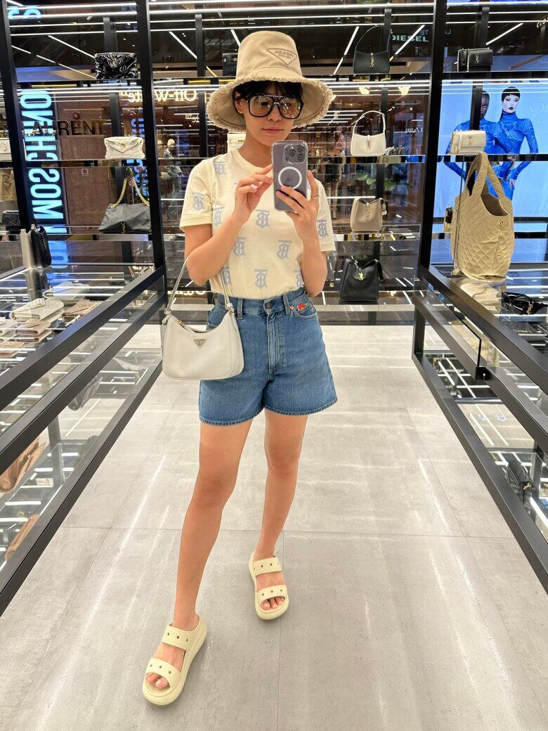 Nữ thần Vpop U40 đẹp chấp cả dàn hoa hậu, sở hữu hàng hiệu "khủng" không kém ai, nay yêu đạo diễn trăm tỷ - 25