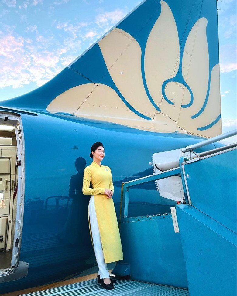 Nữ tiếp viên trưởng đẹp nhất nhì ngành hàng không có gia thế đặc biệt, U40 giữ da trong như ngọc, body không góc chết - 3