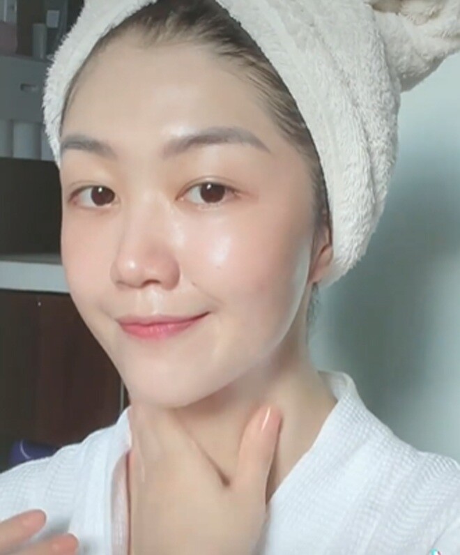 Nữ tiếp viên trưởng đẹp nhất nhì ngành hàng không có gia thế đặc biệt, U40 giữ da trong như ngọc, body không góc chết - 7