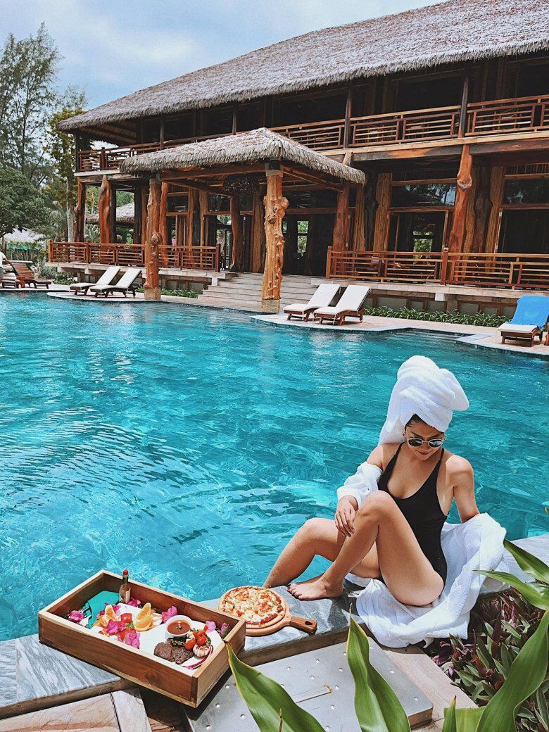 Nữ tiếp viên trưởng đẹp nhất nhì ngành hàng không có gia thế đặc biệt, U40 giữ da trong như ngọc, body không góc chết - 9