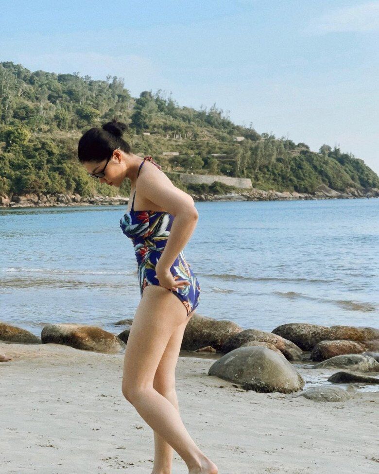 Nữ tiếp viên trưởng đẹp nhất nhì ngành hàng không có gia thế đặc biệt, U40 giữ da trong như ngọc, body không góc chết - 10