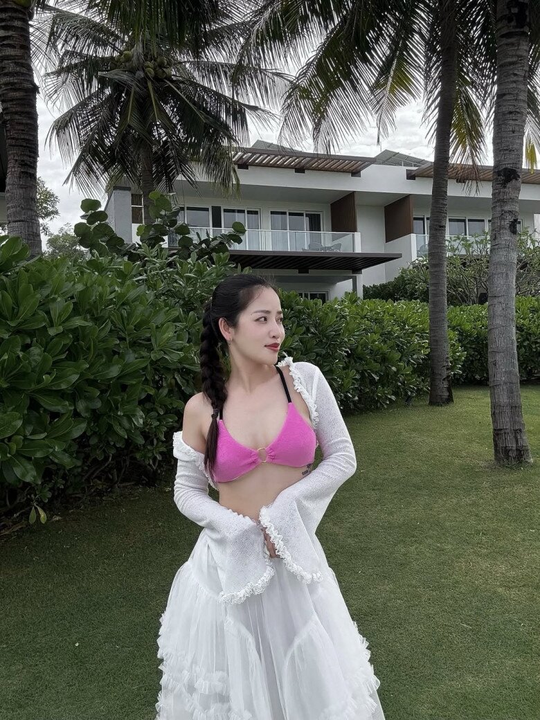 Giảm 16kg sau sinh, mỹ nhân có vòng 1 đẹp nhất làng hài hiếm hoi mặc bikini để lộ vóc dáng thực - 2