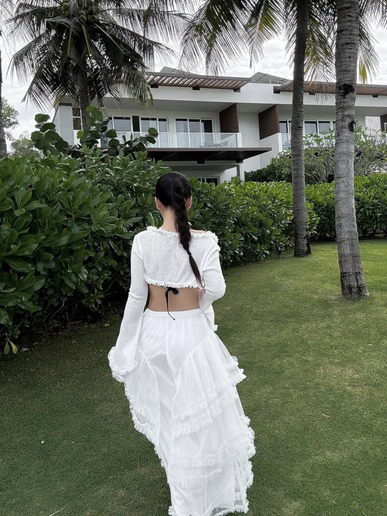 Giảm 16kg sau sinh, mỹ nhân có vòng 1 đẹp nhất làng hài hiếm hoi mặc bikini để lộ vóc dáng thực - 3