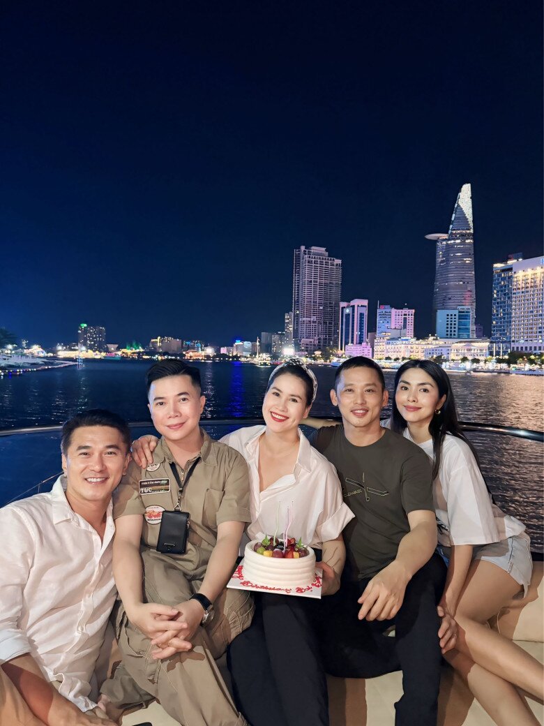 Đi chơi với hội bạn, Tăng Thanh Hà vẫn giữ nguyên tắc “vàng” trong ăn mặc, nói không với việc &#34;làm màu&#34; - 1