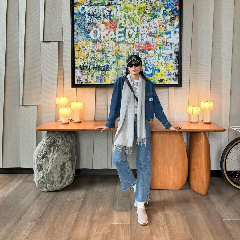 Thế nào là đỉnh cao phối đồ? Dâu hào môn Hà Tăng chỉ mặc áo với quần mà phối ra 1001 set đồ thu đông sang xịn - 11