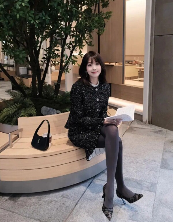 Lạnh này mặc gì đi làm? 20 outfit "ruột" của các blogger thời trang cao dưới 1m60 mà "hack" dáng như 1m70 - 2