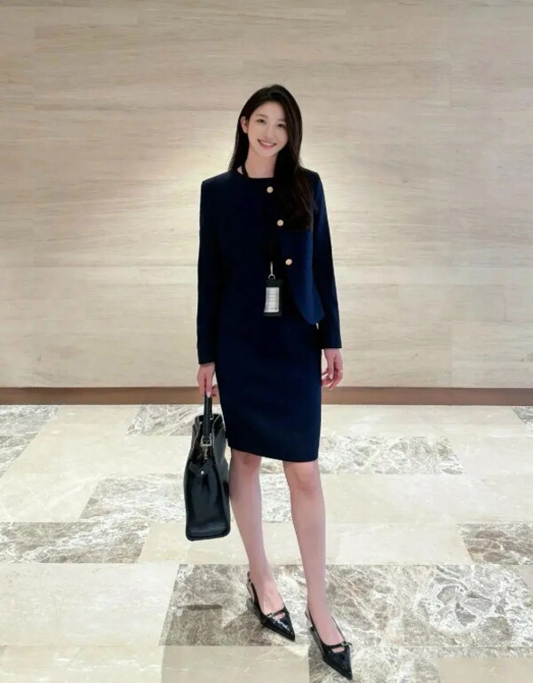 Lạnh này mặc gì đi làm? 20 outfit "ruột" của các blogger thời trang cao dưới 1m60 mà "hack" dáng như 1m70 - 3