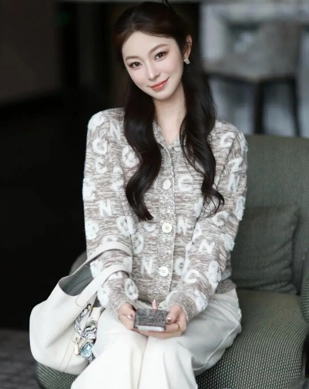 Lạnh này mặc gì đi làm? 20 outfit "ruột" của các blogger thời trang cao dưới 1m60 mà "hack" dáng như 1m70 - 11