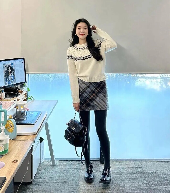Lạnh này mặc gì đi làm? 20 outfit "ruột" của các blogger thời trang cao dưới 1m60 mà "hack" dáng như 1m70 - 14