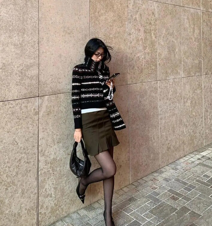 Lạnh này mặc gì đi làm? 20 outfit "ruột" của các blogger thời trang cao dưới 1m60 mà "hack" dáng như 1m70 - 12