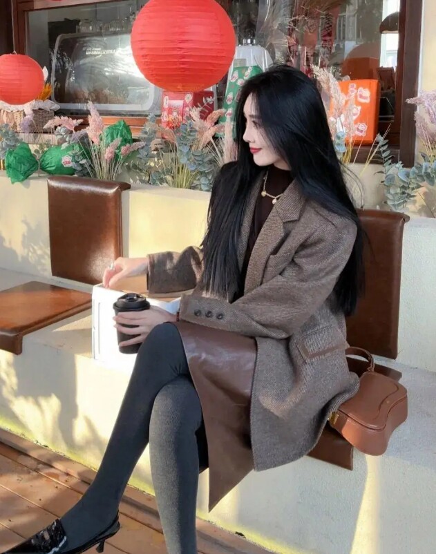 Lạnh này mặc gì đi làm? 20 outfit "ruột" của các blogger thời trang cao dưới 1m60 mà "hack" dáng như 1m70 - 15