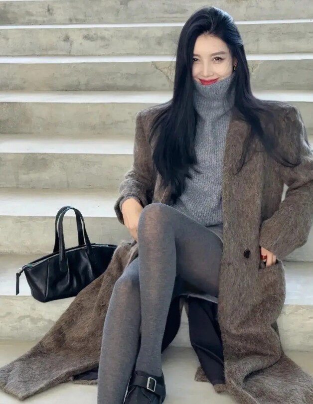 Lạnh này mặc gì đi làm? 20 outfit "ruột" của các blogger thời trang cao dưới 1m60 mà "hack" dáng như 1m70 - 20