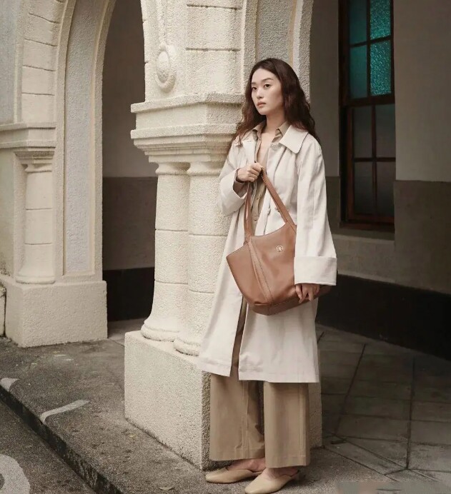 Lạnh này mặc gì đi làm? 20 outfit "ruột" của các blogger thời trang cao dưới 1m60 mà "hack" dáng như 1m70 - 22