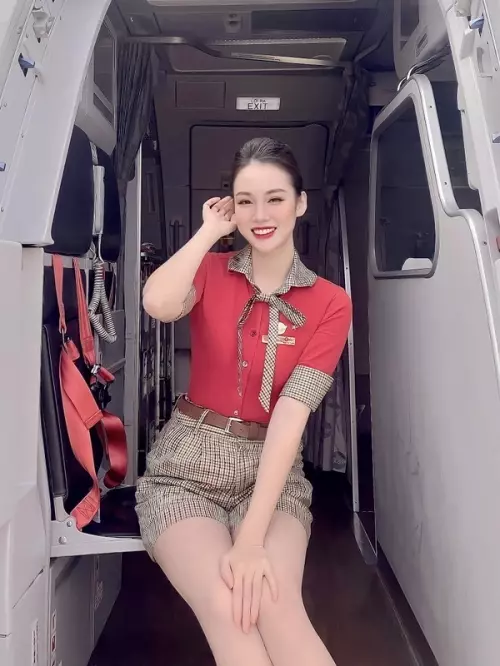 Rời đồng phục bay, nữ tiếp viên Hải Phòng hot nhất nhì MXH ăn mặc phóng khoáng, nhan sắc chẳng kém Hoa hậu - 1