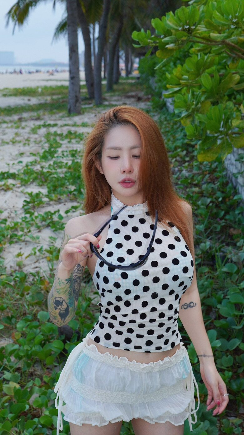 Tình cũ Đạt G hiện tại: Nhan sắc lạ lẫm hậu &#34;dao kéo&#34;, mặc khoét hở tận hông khoe body nóng bỏng - 10