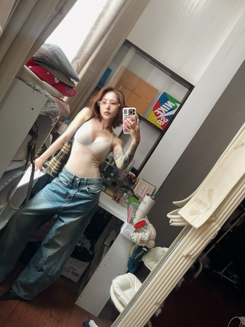 Tình cũ Đạt G hiện tại: Nhan sắc lạ lẫm hậu &#34;dao kéo&#34;, mặc khoét hở tận hông khoe body nóng bỏng - 6