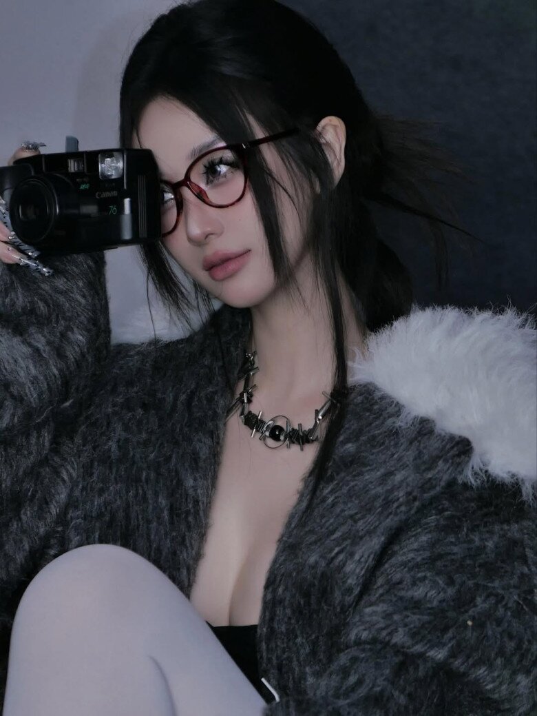 &#34;Hotgirl trà sữa&#34; bản Việt trong sáng một thời nay giao diện quyến rũ khác lạ khiến cư dân mạng không thể rời mắt - 1