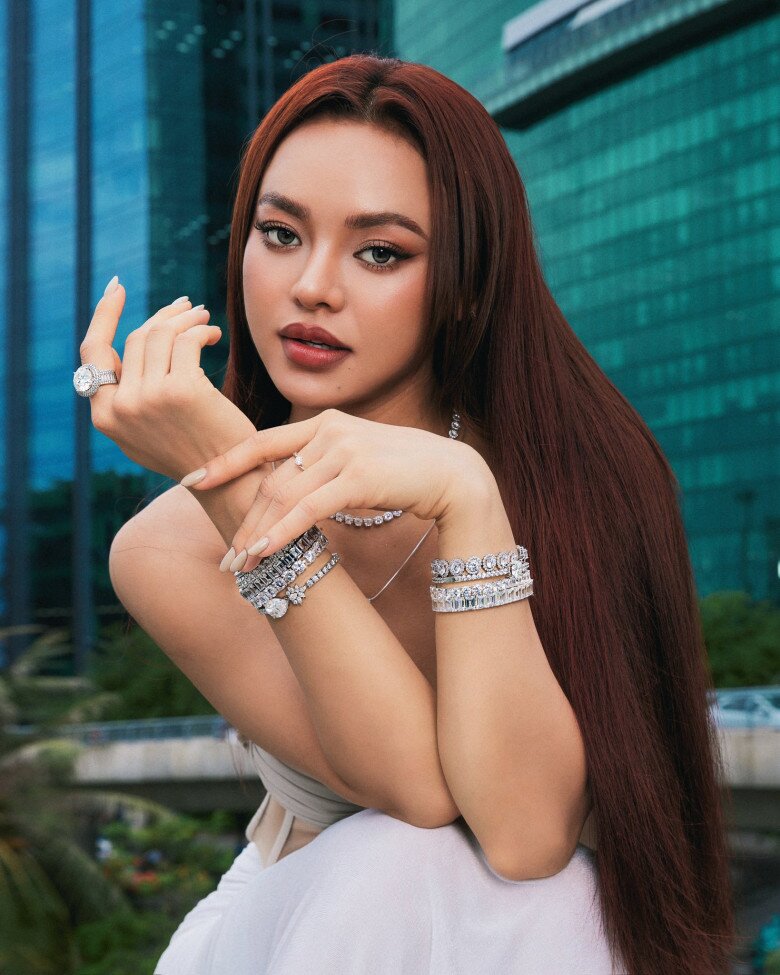 Từng dính thị phi bị chê xấu nhất Vbiz, cô gái sở hữu vòng hông 100cm gây bàn tán khi đại diện Việt Nam thi Miss Charm - 15