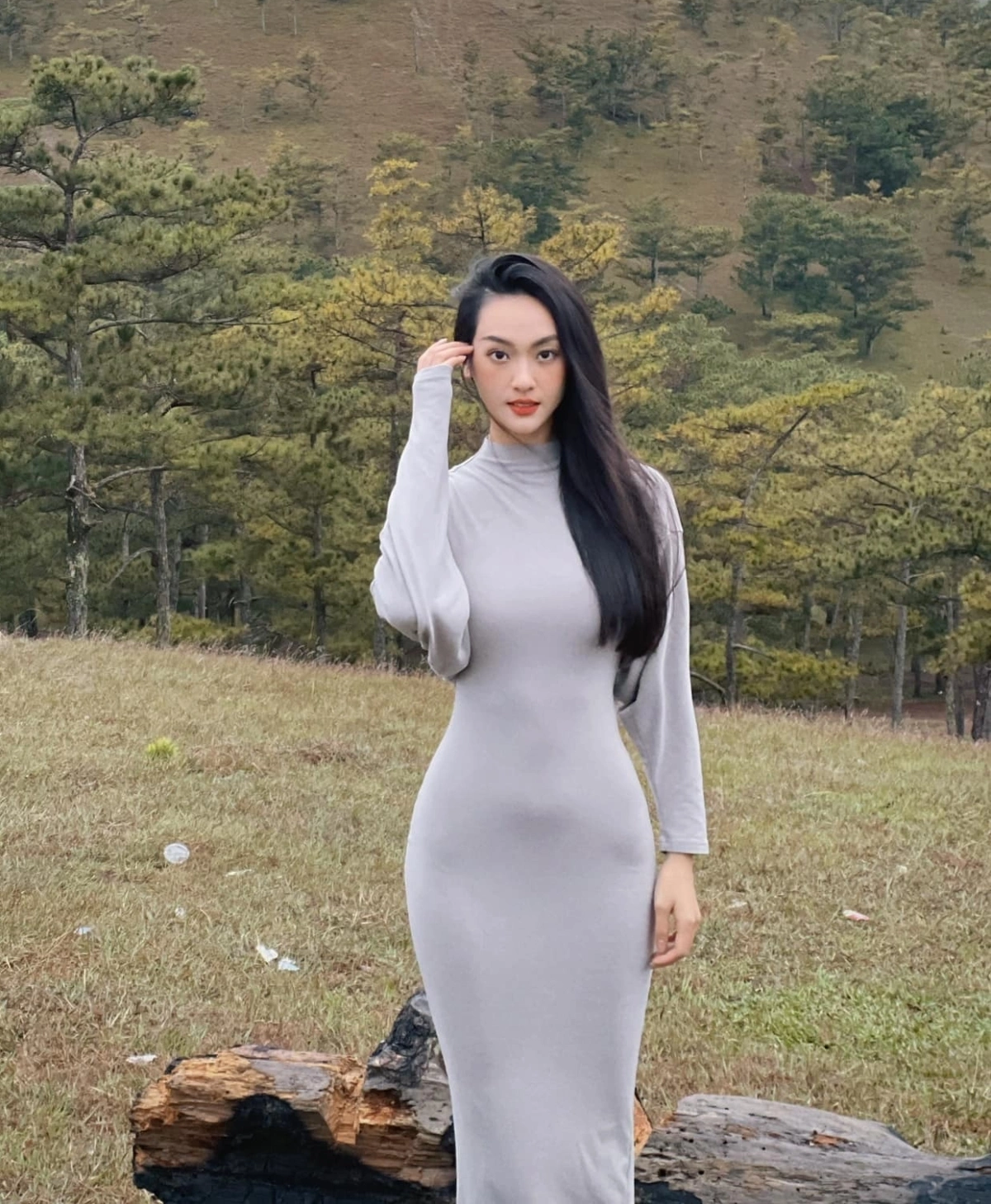 Vũ Thúy Quỳnh bị "soi" sống tiết kiệm vì mặc đi mặc lại một chiếc váy ren nhưng dân tình ngắm xong cũng phải mê - 13