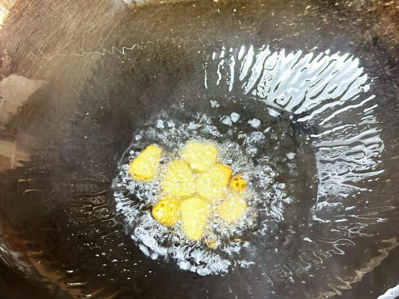 Loại rau giàu canxi đem xào với thứ này độ bổ dưỡng tăng lên nhiều lần, ai ăn cũng khen ngon - 2