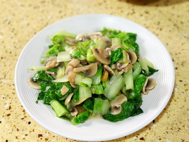 Loại rau giàu canxi đem xào với thứ này độ bổ dưỡng tăng lên nhiều lần, ai ăn cũng khen ngon - 4