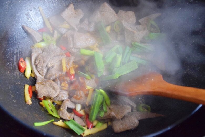 Bộ phận này của lợn vừa rẻ lại bổ, xào thế này mềm ngon, không tanh, ai cũng ăn chẳng còn thừa một miếng - 5