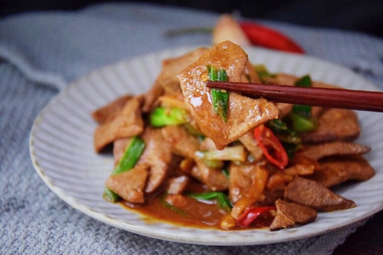 Bộ phận này của lợn vừa rẻ lại bổ, xào thế này mềm ngon, không tanh, ai cũng ăn chẳng còn thừa một miếng - 6