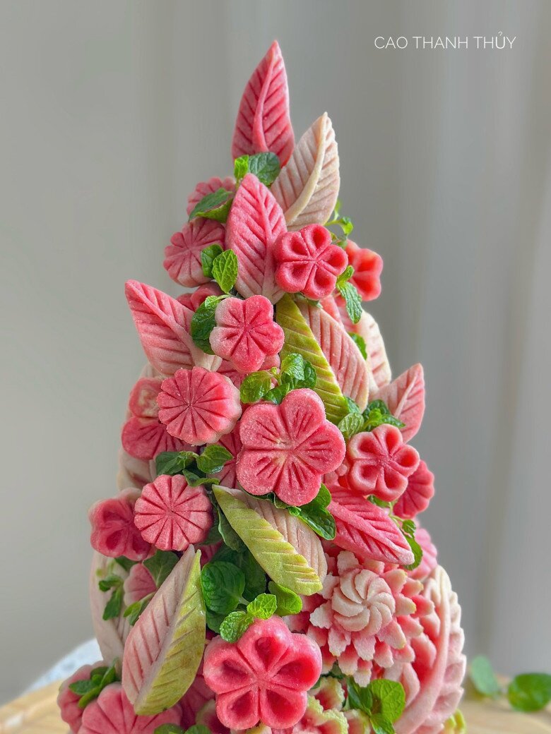 Cách tỉa cây thông Noel từ ổi không hề khó mà đẹp hút hồn của mẹ đảm, ai thích hãy thử ngay! - 2