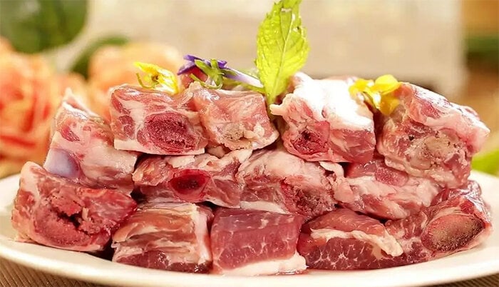 Có 3 miếng xương sườn người bán hàng không bao giờ ăn, đừng thấy rẻ mà mua về kẻo rước bệnh - 2