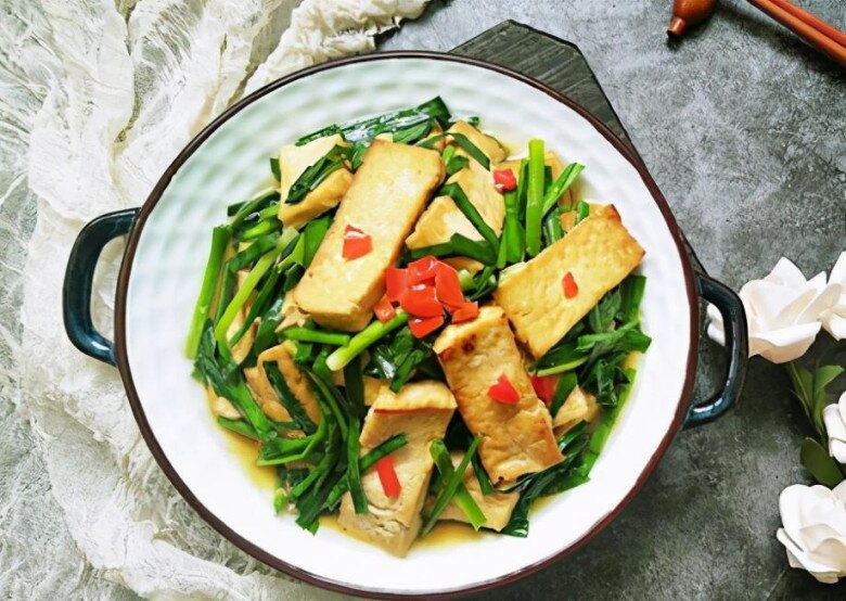 Đậu phụ xào lá bổ thận này vừa ngon lại rẻ, tuần ăn vài lần vẫn không thấy chán, hơn chục nghìn đồng là được đĩa đầy - 5