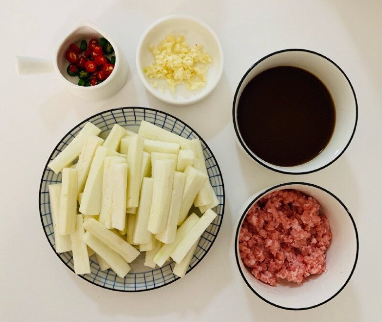 Đi chợ gặp &#34;vua của các loại rau&#34; này mua ngay, về xào chung với thịt băm vừa ngon rẻ lại đại bổ - 2