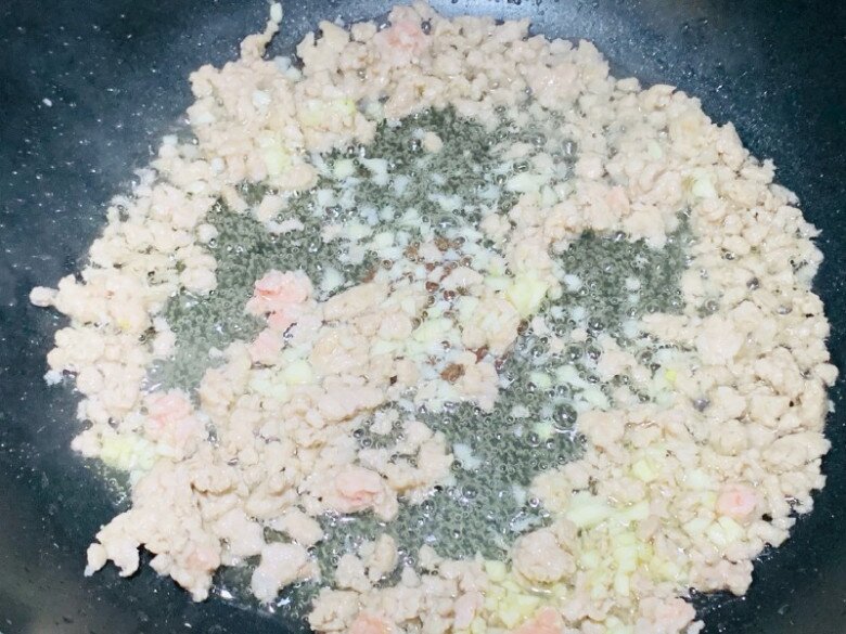 Đi chợ gặp &#34;vua của các loại rau&#34; này mua ngay, về xào chung với thịt băm vừa ngon rẻ lại đại bổ - 4