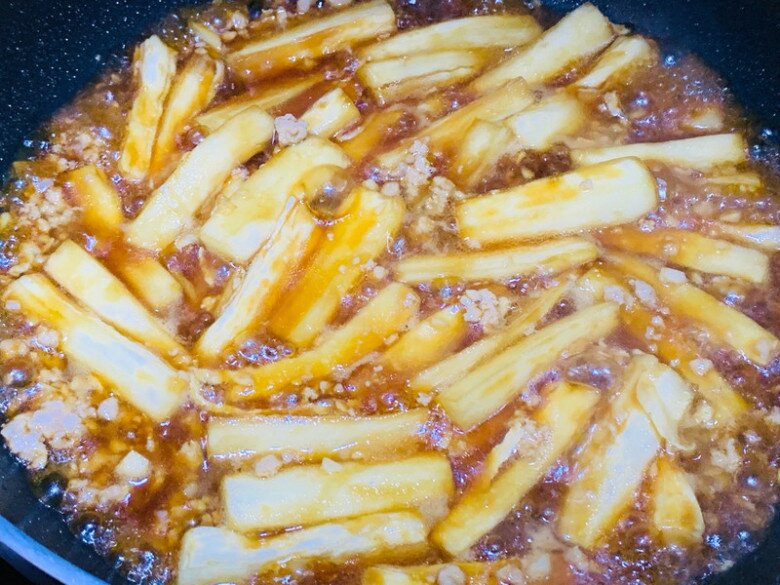 Đi chợ gặp &#34;vua của các loại rau&#34; này mua ngay, về xào chung với thịt băm vừa ngon rẻ lại đại bổ - 5