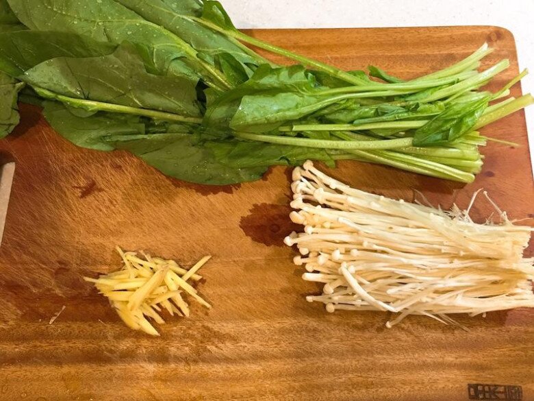 Hai rau này xào chung với nhau ăn ngon chẳng cần thêm thịt, lại rất tốt cho gan - 1