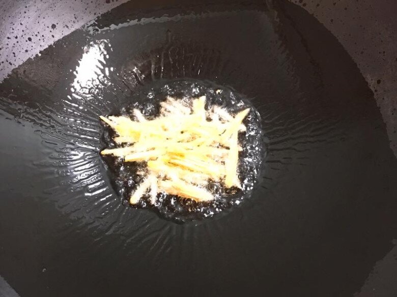 Hai rau này xào chung với nhau ăn ngon chẳng cần thêm thịt, lại rất tốt cho gan - 2