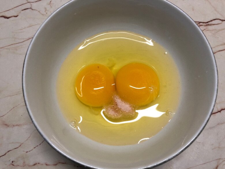 Ít ai biết lá này giàu dinh dưỡng hơn phần thân, đem xào với trứng vừa ngon lại đại bổ - 2