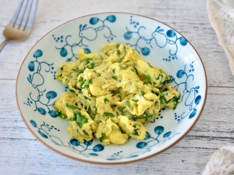 Ít ai biết lá này giàu dinh dưỡng hơn phần thân, đem xào với trứng vừa ngon lại đại bổ - 6