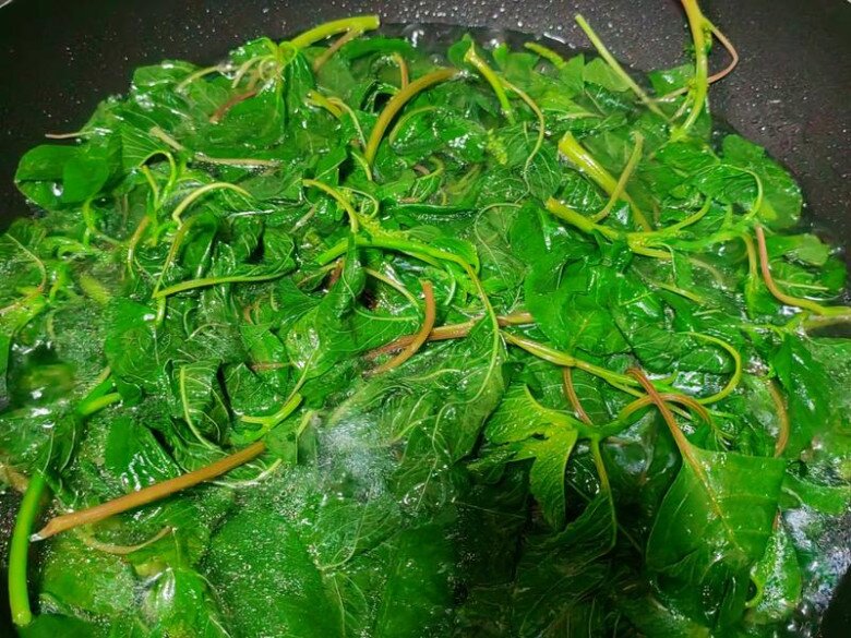 Lá này axit folic gấp 46 lần dưa chuột, giá rẻ bằng ½ rau muống, đem nấu canh được món ngon bổ rẻ - 5