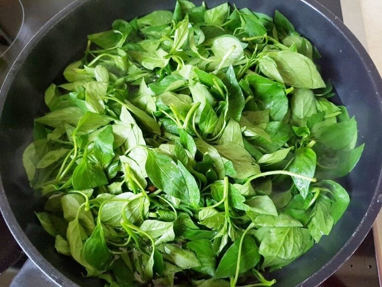 Lá này canxi gấp 2 lần sữa, đem xào rất ngon, giúp bổ tỳ, tiêu sưng nhưng ít người biết ăn - 2