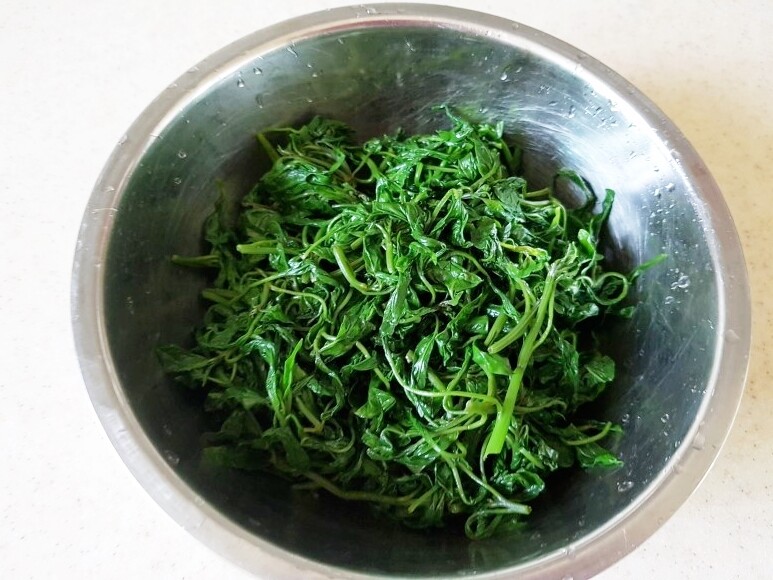 Lá này canxi gấp 2 lần sữa, đem xào rất ngon, giúp bổ tỳ, tiêu sưng nhưng ít người biết ăn - 3