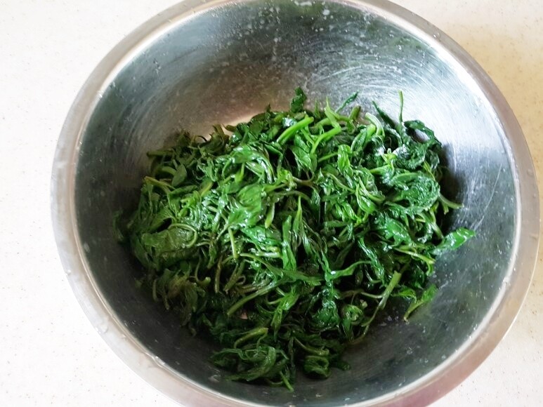 Lá này canxi gấp 2 lần sữa, đem xào rất ngon, giúp bổ tỳ, tiêu sưng nhưng ít người biết ăn - 4