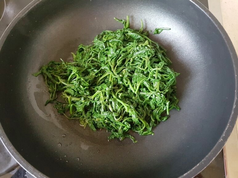 Lá này canxi gấp 2 lần sữa, đem xào rất ngon, giúp bổ tỳ, tiêu sưng nhưng ít người biết ăn - 5