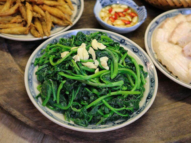 Lá này canxi gấp 2 lần sữa được ví là "thứ rau vua", Việt Nam bán đầy, nấu kiểu gì cũng ngon - 3