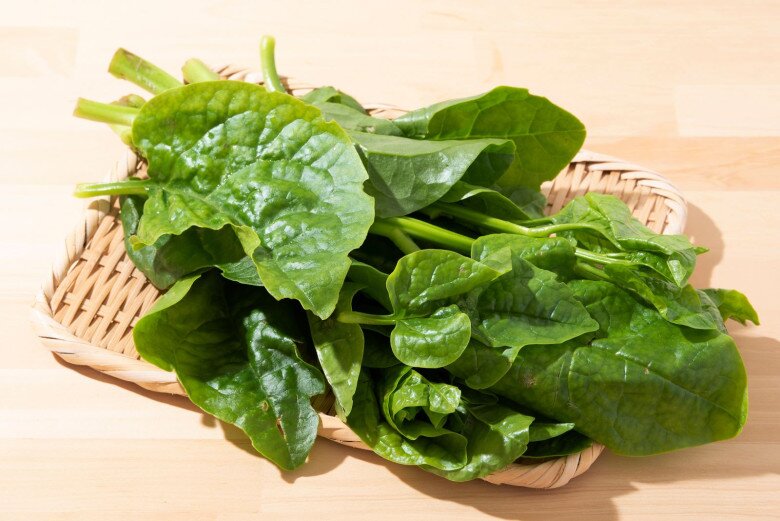 Lá này canxi gấp 2 lần sữa được ví là "thứ rau vua", Việt Nam bán đầy, nấu kiểu gì cũng ngon - 1