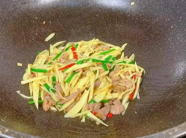 Loại củ mệnh danh là "nhân sâm nước", mọc từ bùn đất quê, nay là đặc sản ở thành phố, xào hay kho đều ngon - 3