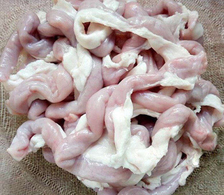 Luộc lòng lợn chỉ cần cho 1 loại gia vị này đảm bảo lòng trắng phau, giòn sần sật “đỉnh” ăn đứt nhà hàng - 2